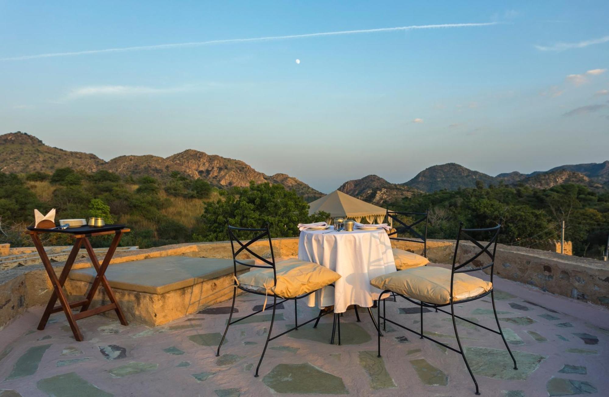 Manmatha A Luxury Retreat Bed and Breakfast Udaipur Exterior foto